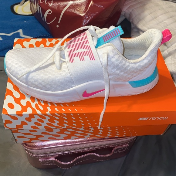 Size 6.5 - Nike Renew In-Season TR 9 White/pink blast-aurora green - Picture 2 of 4